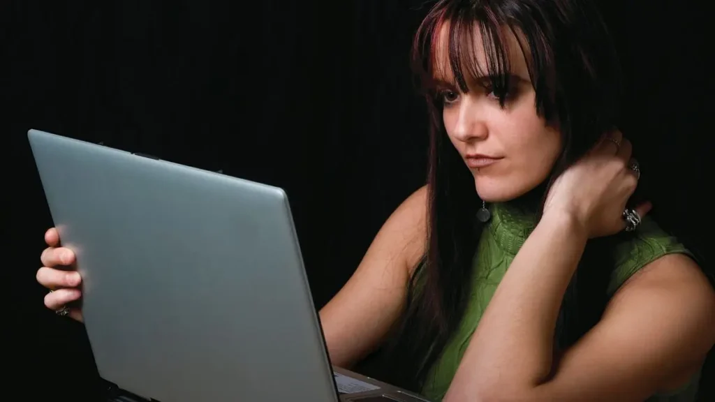 como saber o modelo do meu notebook